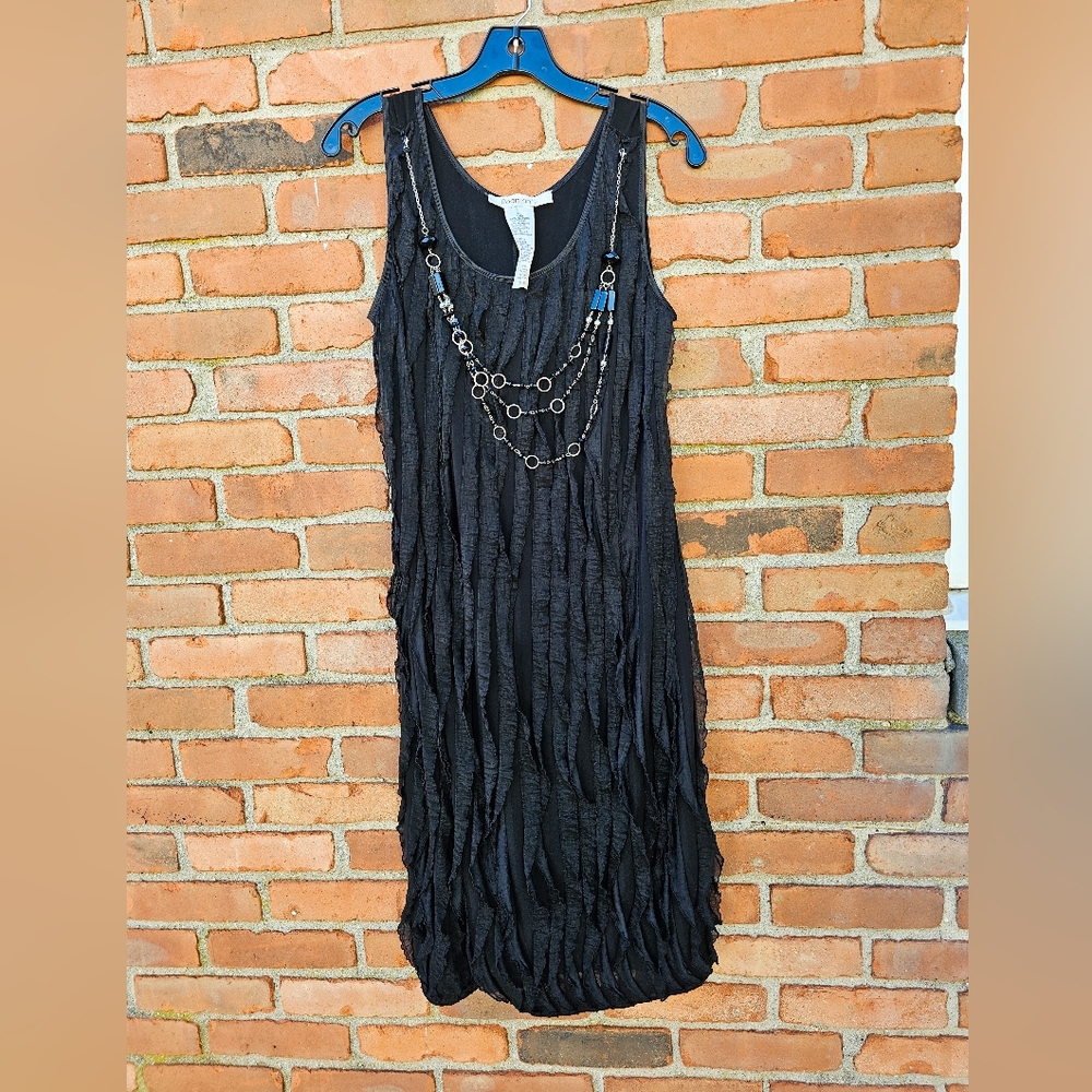 New Vintage Roaman’s Ruffle Textured Tunic Top with Statement Necklace Detail.